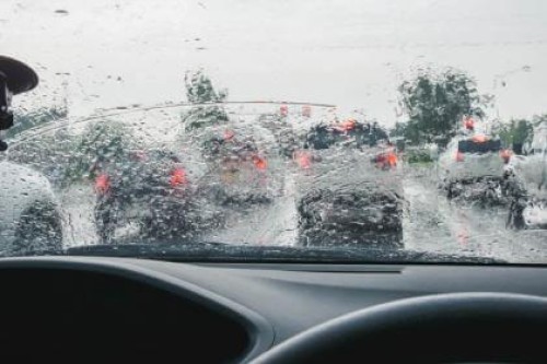 10 tips for safe driving in storms                                           